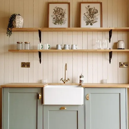 Fisherman's At Angliham Estate Kilroghter