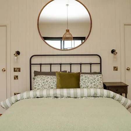 Fisherman's At Angliham Estate *